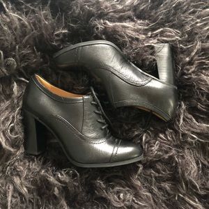 Nine West Nostalgia black leather pump size 6.5